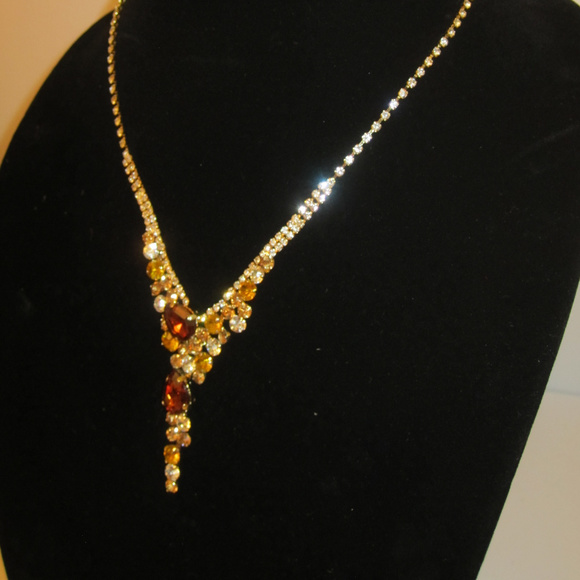 Crystal Topaz Rhinestone Set Dangle Drop Earrings - Picture 5 of 8